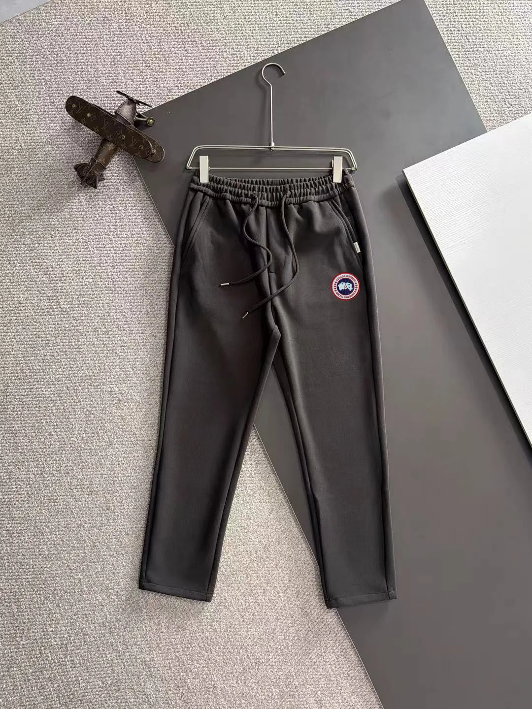 Next day shipping P360 Big Goose 2025 new autumn elastic band casual pants, thick counter-customized fabrics, high breathability and comfort, impeccable details, brand element design concept, reflecting high quality. It feels delicate and soft! It presents a casual cut and the upper body shape is great! Size: M-3XL